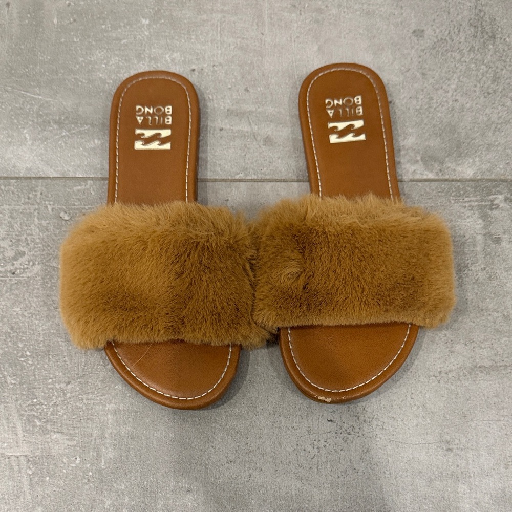 Billabong Women's Tan Fur Slides. sz 7